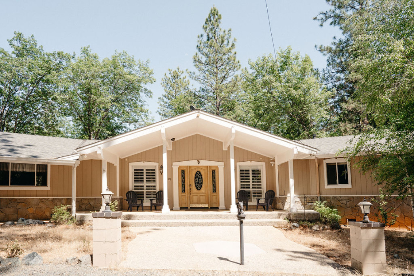 Huge Family Friendly House on Rollins Lake Main Image